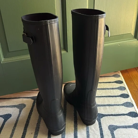 Hunter Knee High Rain boots - Picture 3 of 9